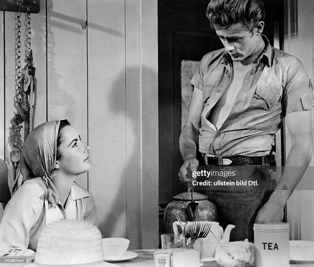 Dean, James - Actor, USA*08.02.1931-30.09.1955+- with Elizabeth Taylor in the movie 'Giant', directed by George Stevens- 1955- Published by: 'Berliner Morgenpost' 05.02.1971Vintage property of ullstein bild
