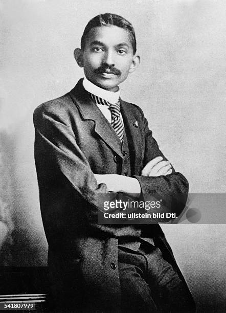 Gandhi, Mahatma *02.10.1869-+Politiker, IndienFuehrer der indischen Unabhaengigkeitsbewegung- Portrait als Anwalt in Johannesburg, Suedafrika- 1906