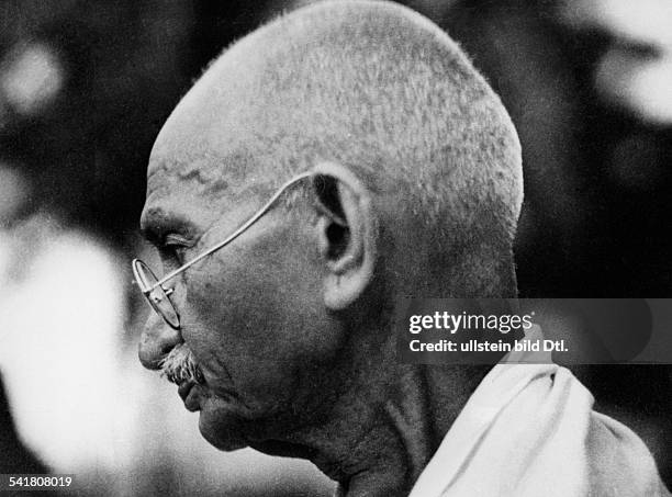 Gandhi, Mahatma *02.10.1869-+Politiker, IndienFuehrer der indischen Unabhaengigkeitsbewegung- im Profil- 1945