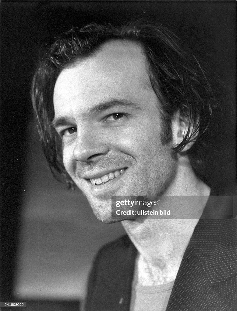 Wuttke Schauspieler, DKünstlerischer Leiter des 'BerlinerEnsemble'- 1991 News ...