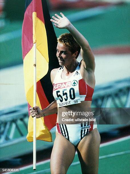 1972Sportlerin, Leichtathletik DLeichtathletik-EM in Budapest:- jubelt nach dem Sieg über 400m mit derBundesfahne