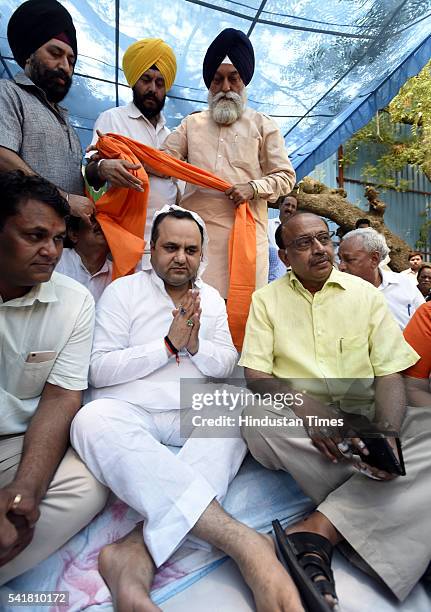 Rajya Sabha MP Vijay Goel joins Bharatiya Janata Party MP Mahiesh Girri during his indefinite fast outside the residence of Delhi Chief Minister...