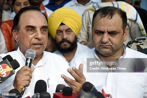 Rajya Sabha MP Subramanian Swamy joins Bharatiya Janata Party MP Mahiesh Girri during his indefinite fast outside the residence of Delhi Chief...