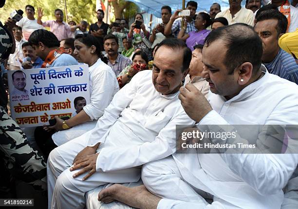 Rajya Sabha MP Subramanian Swamy joins Bharatiya Janata Party MP Mahiesh Girri during his indefinite fast outside the residence of Delhi Chief...