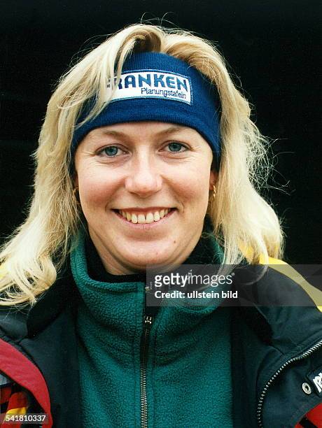 Sportlerin, Rennrodeln DPorträt mit Stirnband- Januar 1999