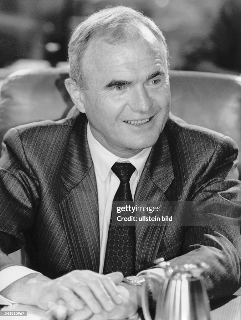 Issing Issing, Otmar *-Oekonom, Bankmanager, D- Portrait- 1995 News Photo ...