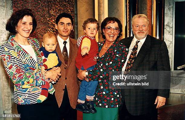 1929Schauspieler, Dmit seiner Familie. V.l.n.r.: TochterSusanne Titze , Schwiegersohn Michael Titze, seineFrau Lore und G.S.- Oktober 1995