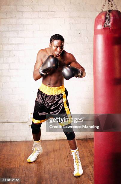 boxer facing punching bag - punsch stock pictures, royalty-free photos & images