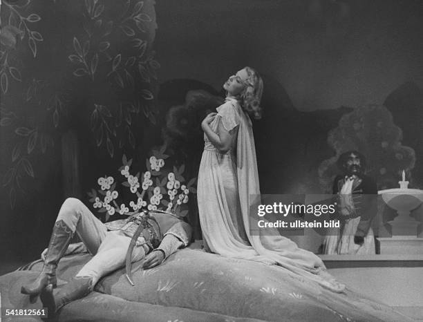 Terno, Gerda Maria *-+ Actress, Dubbing Actress, Germany - as 'Tünde' with Will Quadflieg as 'Csongor' in the play 'Csongor and Tünde' by Michael...