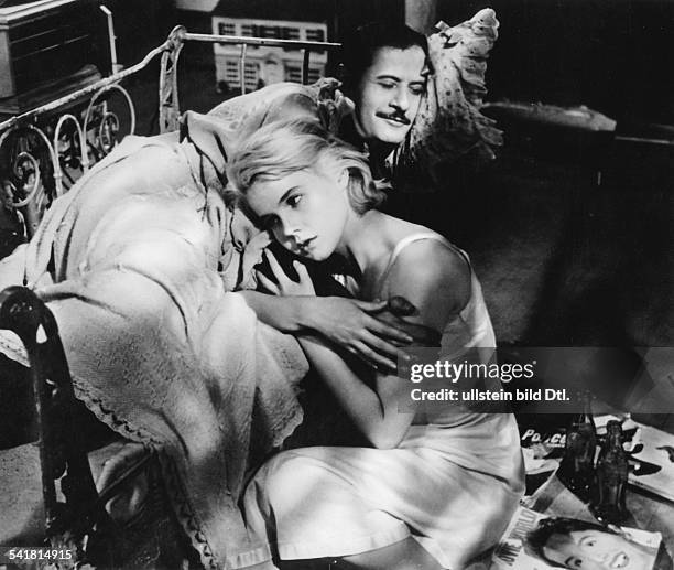 Baker, Carroll - Actress, USA - *- Scene from the movie 'Baby Doll'' Directed by: Elia Kazan USA 1956 Vintage property of ullstein bild