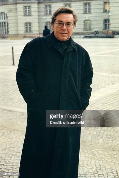 Schreier, Peter *-Kammersaenger, Tenor, D- Portrait auf dem Gendarmenmarkt in Berlin - 1996