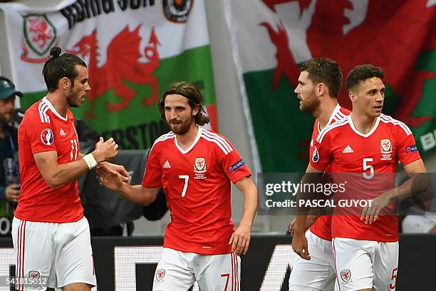 Wales' forward Gareth Bale , Wales' midfielder Joe Allen and Wales' defender James Chester celebrate a teams goal during the Euro 2016 group B...