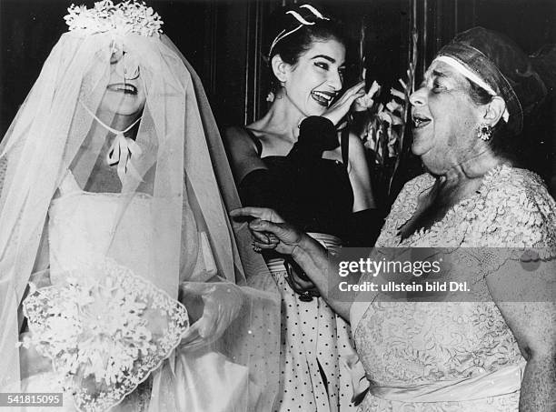 Maria Callas *-+Sängerin, Sopran, USA / Griechenland- v.l.n.r. Baroness Lillian Lo Monaco,Maria Callas und Elsa Maxwell- 03.09.57