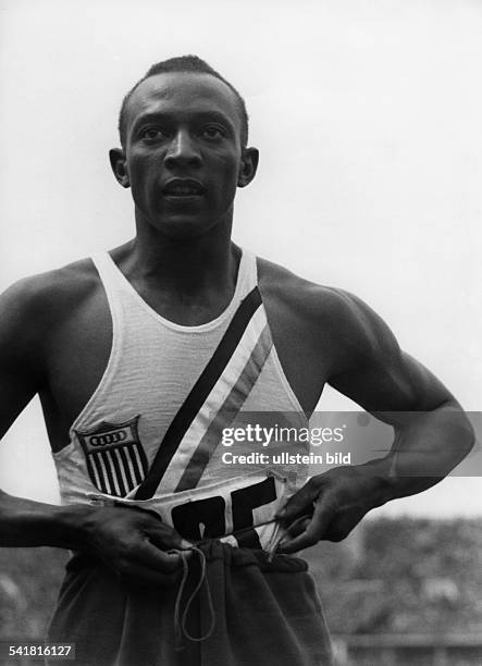 Jesse Owens *-+US-American track and field athletewon 4 gold medals at the Summer Olympics in Berlin in 1936Olympic Summer Games in Berlin in 1936:...