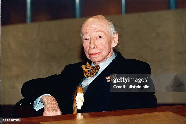 André Kostolany Photos and Premium High Res Pictures - Getty Images