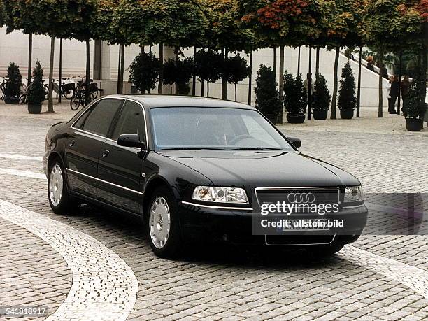 1944Politiker, SPD, D- Bundeskanzlerder Dienstwagen Audi A 8 - November 1999