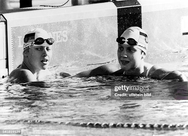 Stellmach, Manuela*-Sportlerin, Schwimmen, DDR- Schwimm-EM in Sofia: zusammen mit Heike Friedrichs im Schwimmbecken