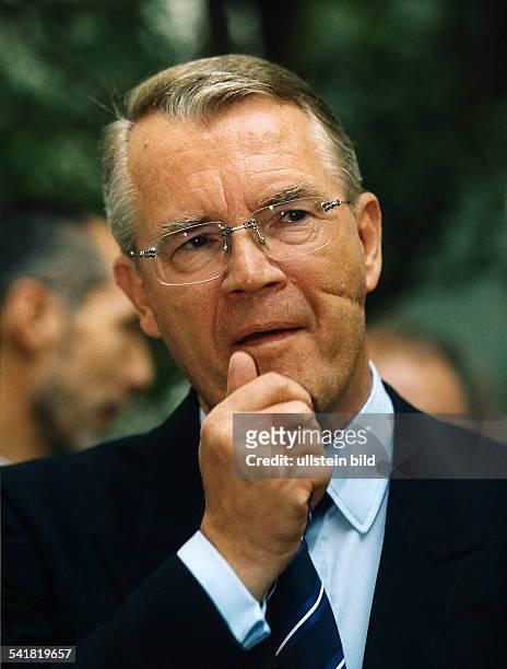 1942Jurist, Manager, D- Vorstandsvorsitzender der AllianzHolding AG, München- Porträt- Mai 1999
