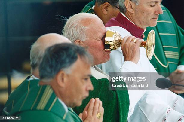 Johannes Paul II. *18.05..2005+Papst , Polen- Deutschlandreise: bei der Eucharistiefeier imBerliner Olympiastadion