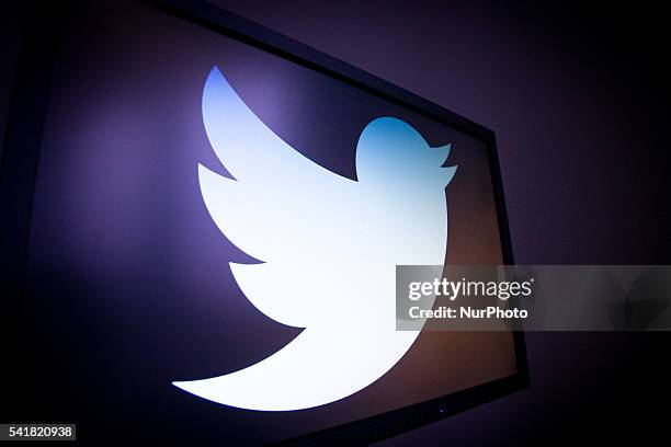 Twitter Streaming 16 Twitter Has Announced Live Streaming Stock Photos, High-Res Pictures ...