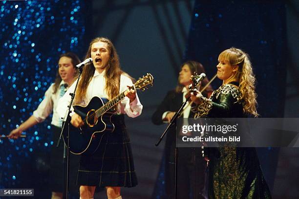 - COLMusikgruppe, Irland- Konzert in der Kölnarena- am Mikrofon Sänger Paddy Kelly