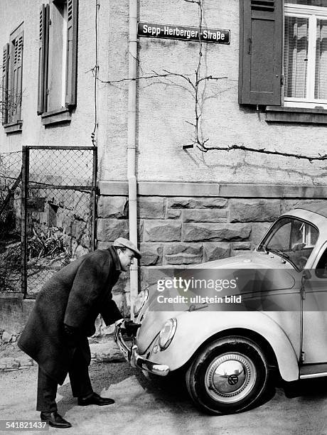 Herberger, Josef *28.03.1897-+Sportler, Trainer Fussball DDie Gemeinde Weinheim Hohensachsenbenennt die Wohnstrasse Herbergers in...