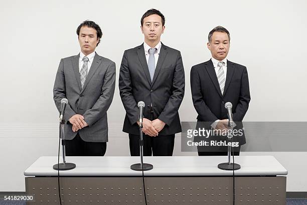 日本事業謝罪 - press conference ストックフォトと画像