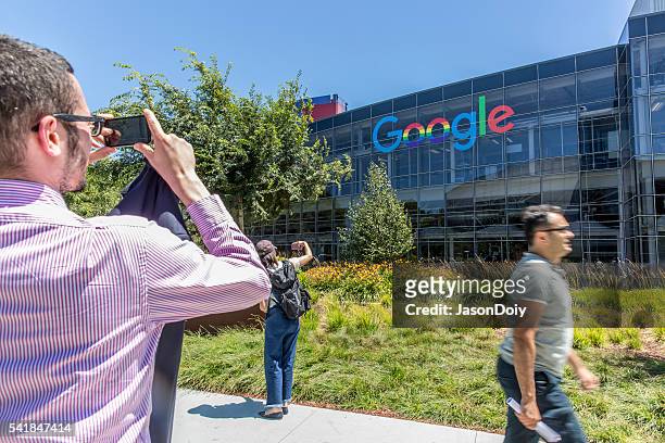 stock photo of google headquarters in mountain view - birthplace of silicon valley stockfoto's en -beelden