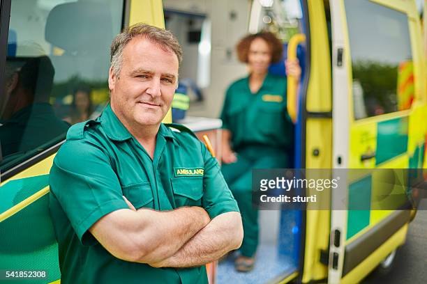 ambulance crew - medical ambulance female stockfoto's en -beelden