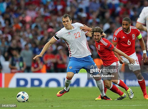 Artem Dzyuba of Russia in action against Joe Allen and Ashley Williams of Wales during the UEFA EURO 2016 Group B match between Russia and Wales at...