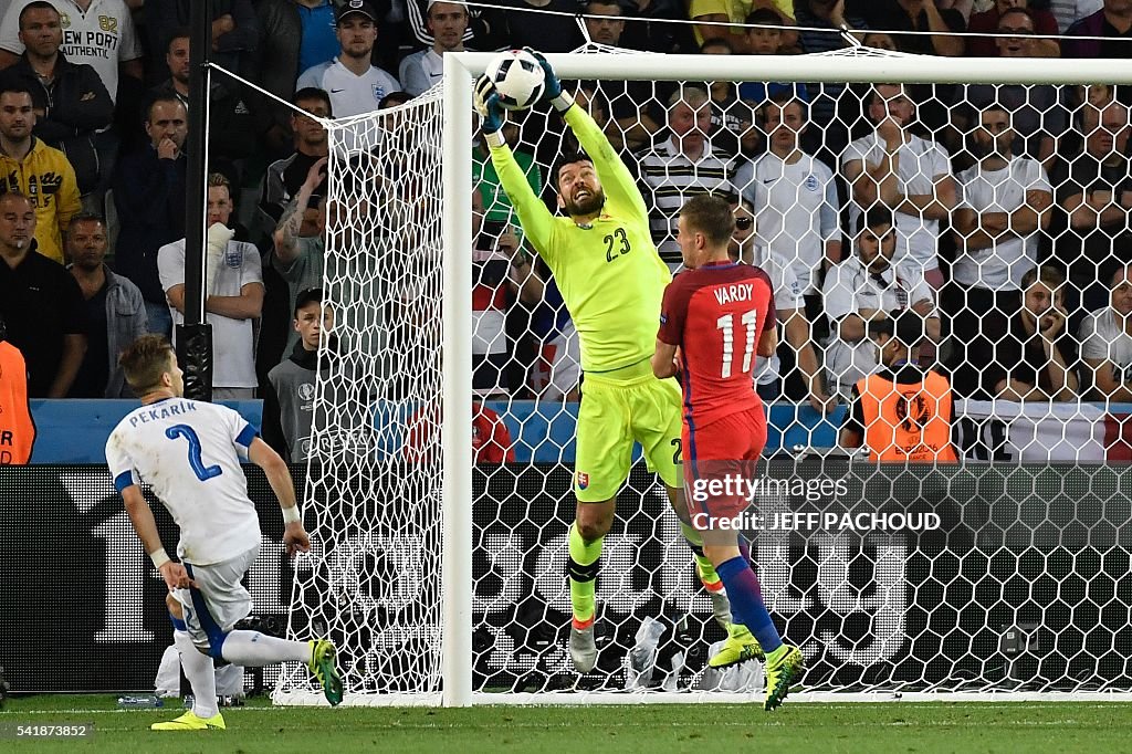 TOPSHOT-FBL-EURO-2016-MATCH28-SVK-ENG