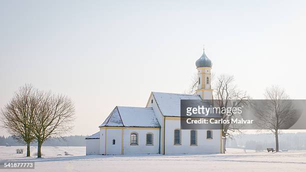 winter field chapel - raisting stock-fotos und bilder
