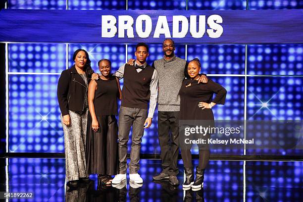 Snoop Dogg vs Sugar Ray Leonard and Laila Ali vs George Hamilton" - The celebrity families competing to win cash for their charities feature the...