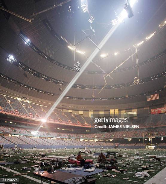 New Orleans, UNITED STATES: The last of the Hurricane Katrina survivors who used the Superdome in New Orleans as shelter wait 02 September, 2005. The...