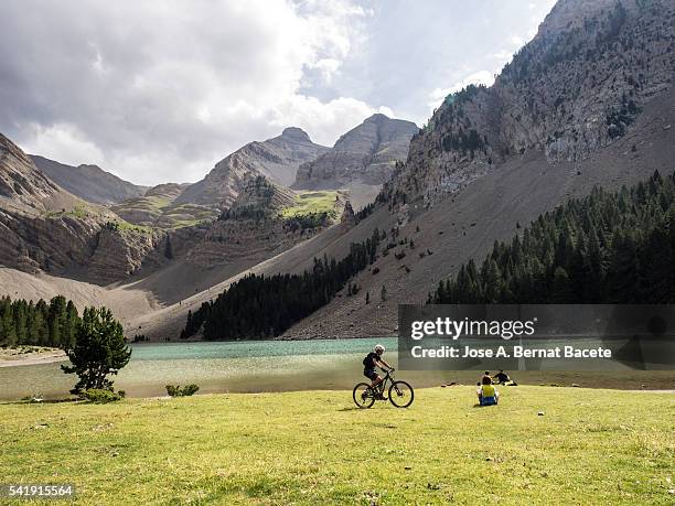 family enjoying of one day in the nature opposite to a lake of high mountain in the pirineos - aragon stock pictures, royalty-free photos & images