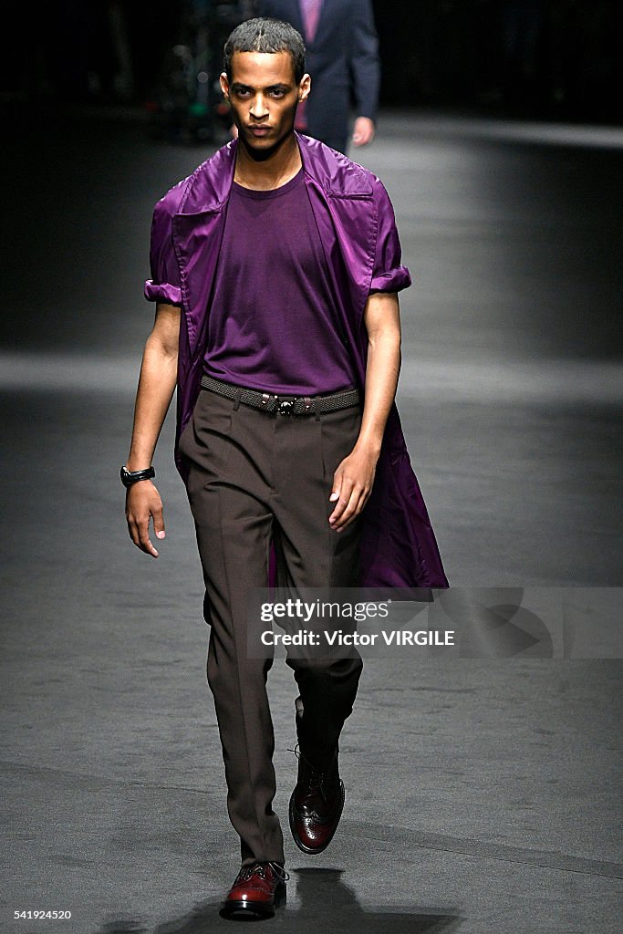 Versace - Runway - Milan Men's Fashion Week SS17