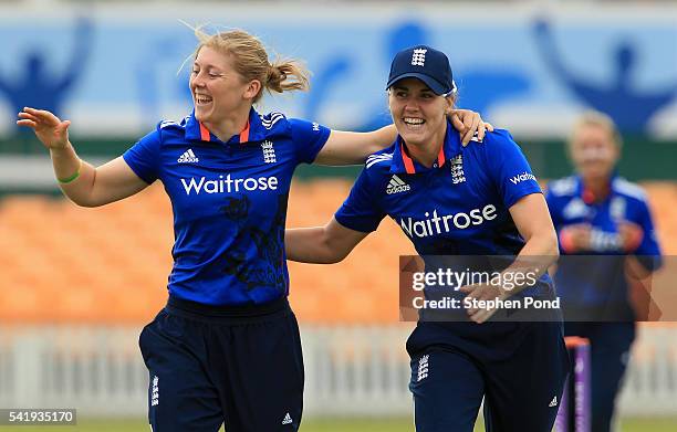 Heather Knight of England and team mates celebrate after bowling out Pakistan for 165 during the 1st Royal London ODI match between England Women and...