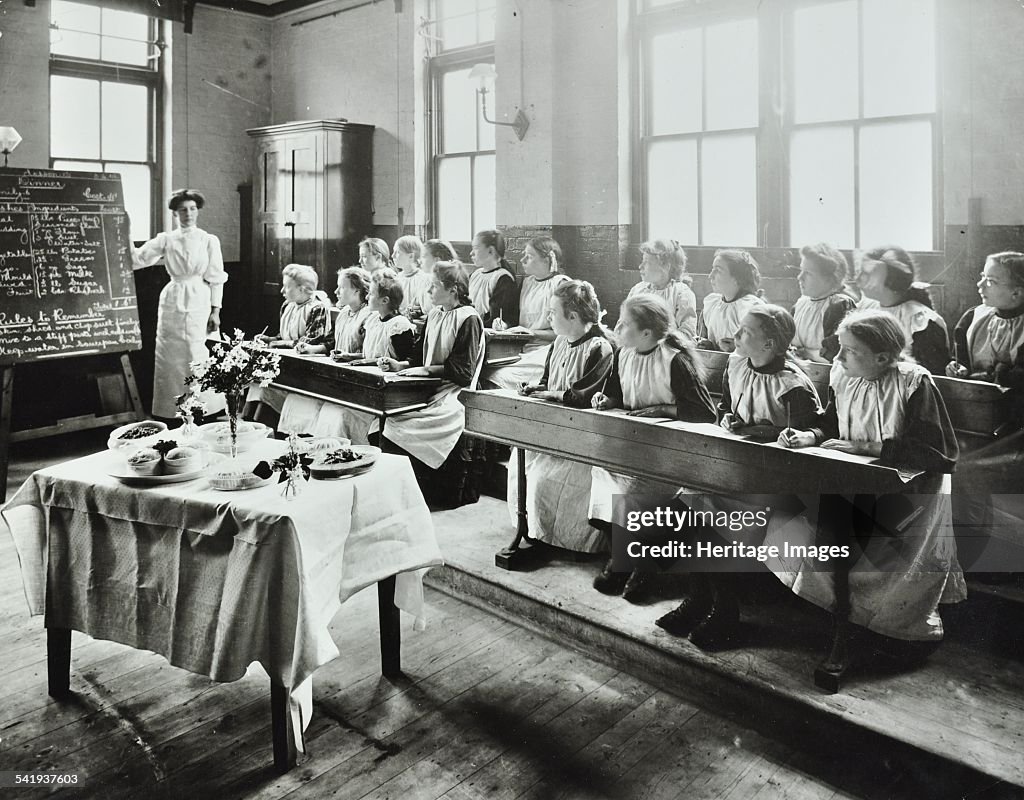 Cookery Class, Gopsall Street School, Shoreditch, London, 1908. Artist: Unknown.