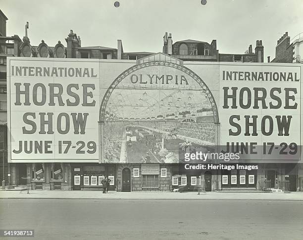 Advertisement for the International Horse Show, 114 Piccadilly, London, 1912. This massive sign covering six house fronts advertises the...