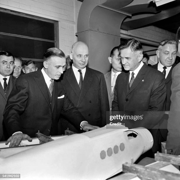 Picture released on June 1, 1967 of President and general director of Avia Export compagny , M. Ulloa presenting the French models of Soviet planes...