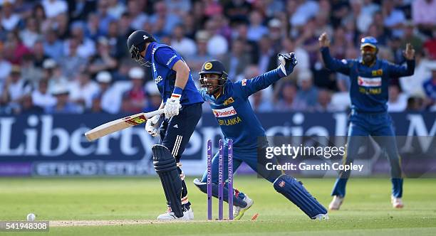 Sri Lanka wicketkeeper Dinesh Chandimal celebrates after Joe Root of England is bowled by Angelo Mathews of Sri Lanka during the 1st ODI Royal London...