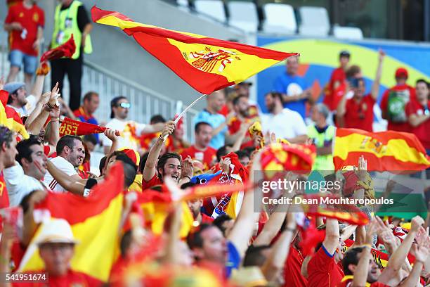 Spain supporters enjoy the atmosphere prior to the UEFA EURO 2016 Group D match between Croatia and Spain at Stade Matmut Atlantique on June 21, 2016...