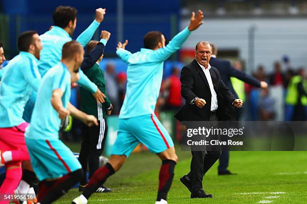 Fatih Terim head coach of Turkey celebrates his team's first goal during the UEFA EURO 2016 Group D match between Czech Republic and Turkey at Stade...