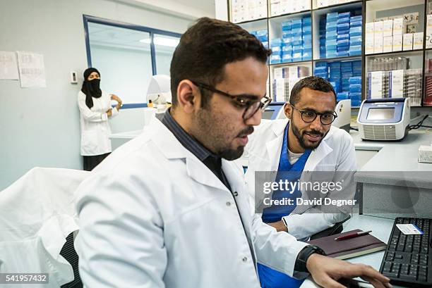 King Faisal Specialist Hospital In Riyadh Photos and Premium High Res ...