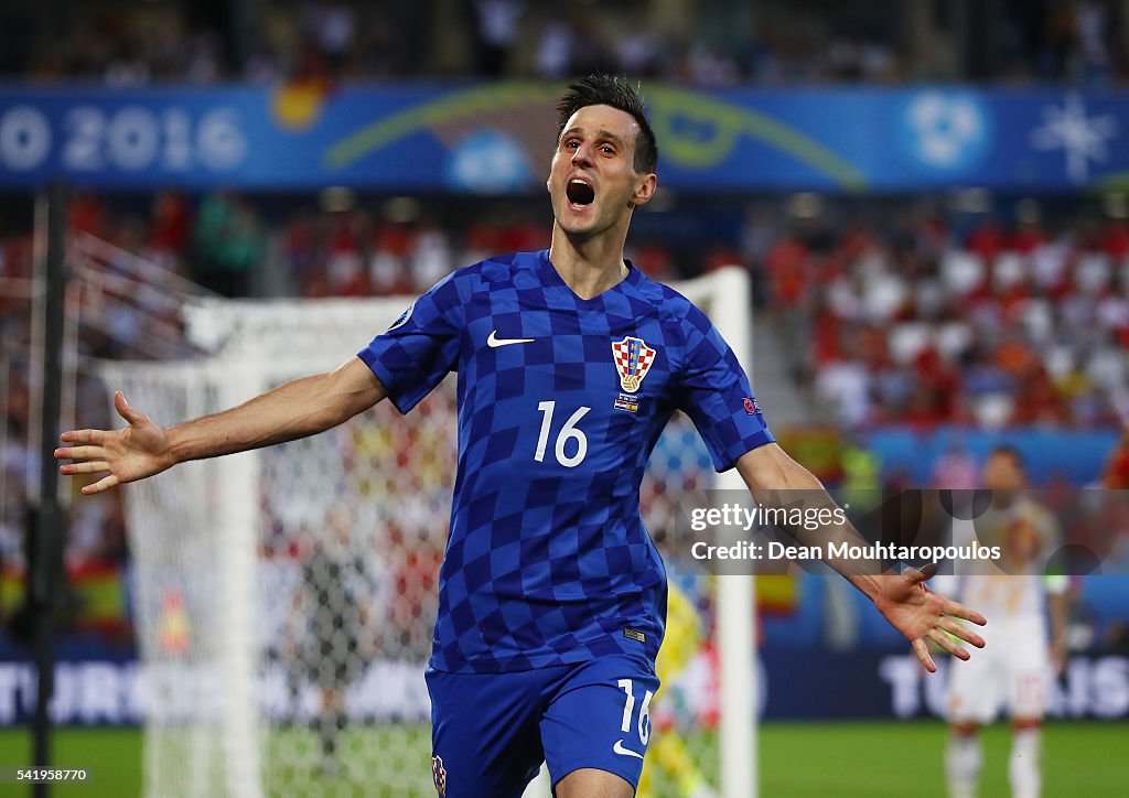 Nikola Kalinic of Croatia celebrates scoring his team's first goal