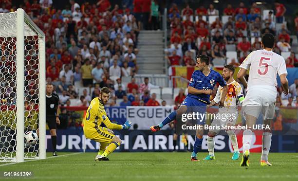 Nikola Kalinic of Croatia scores his team's first goal past David de Gea of Spain during the UEFA EURO 2016 Group D match between Croatia and Spain...