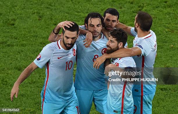 Turkish players celebrate their victory at the end of the Euro 2016 group D football match between Czech Republic and Turkey at Bollaert-Delelis...
