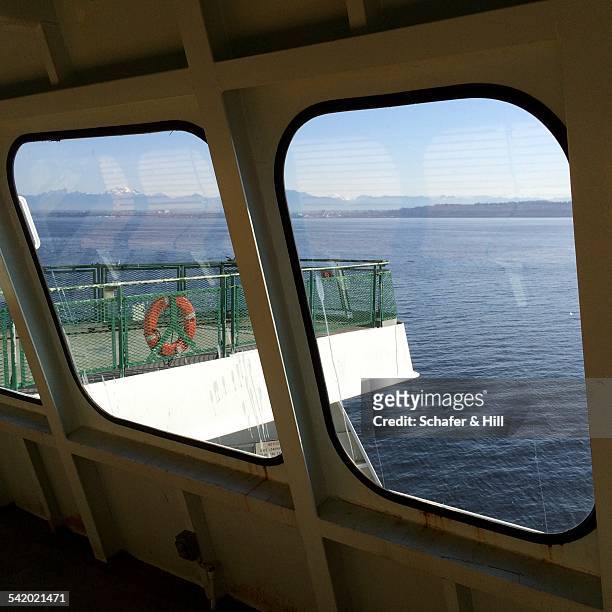 view through your window frame - window frame ship photos et images de collection