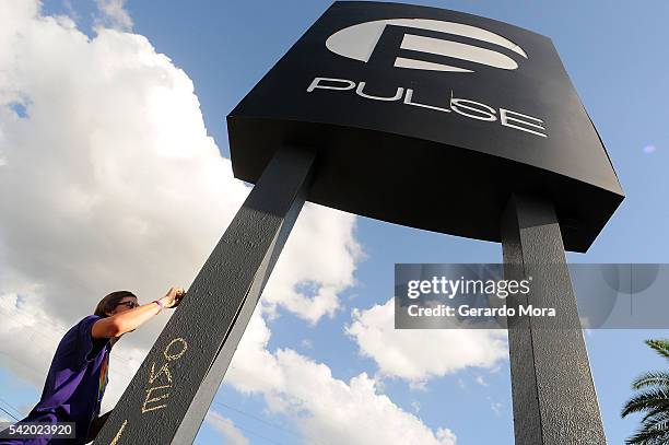 William True pays his respects for the victims of the Pulse Nightclub shooting at the front of the nightclub building on June 21, 2016 in Orlando,...