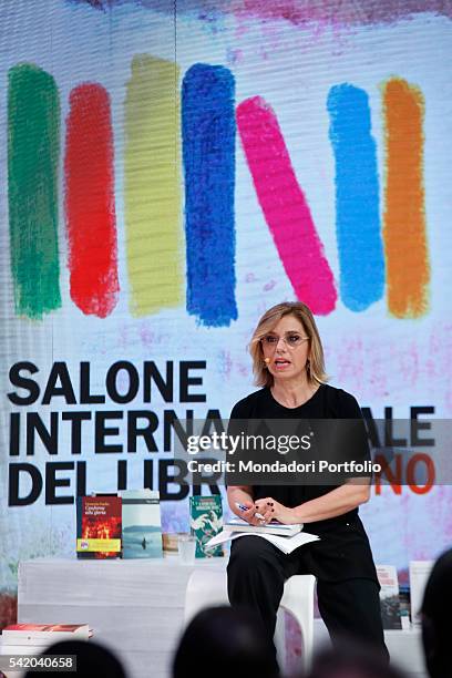 La giornalista e scrittrice italiana Concita De Gregorio durante il suo intervento al XXIX Salone internazionale del libro di Torino. Lingotto Fiere,...